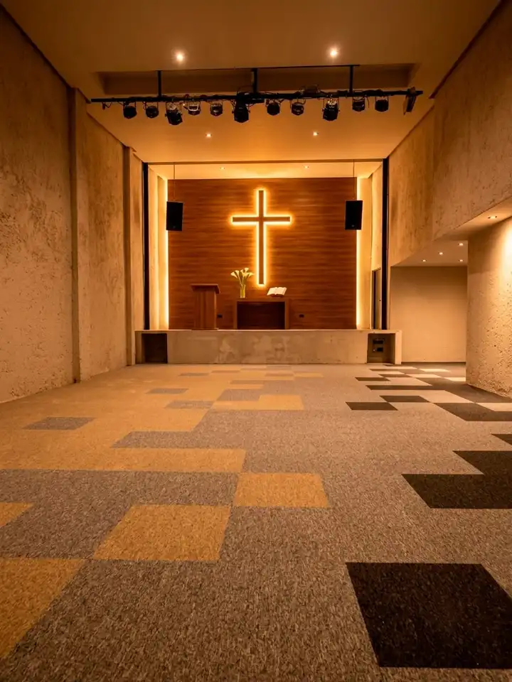Nave de la Iglesia Euphoria con alfombra modular Entry