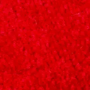 Alfombra roja de polipropileno, detalle de la fibra recortada
